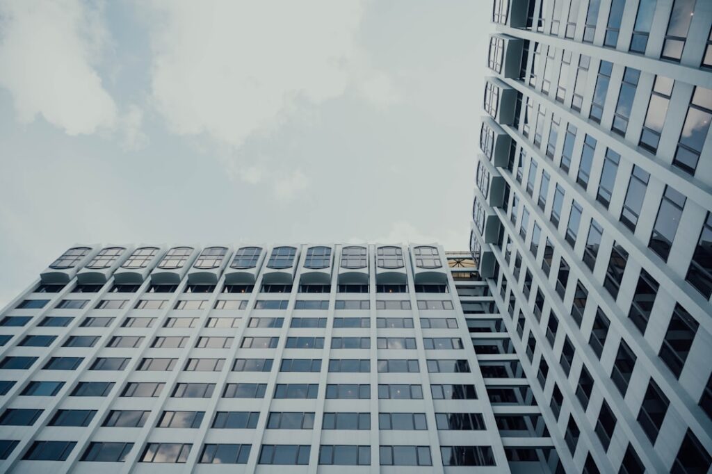 Discover a comprehensive six-step digital roadmap for implementing AI in maintenance and asset management, addressing key cha